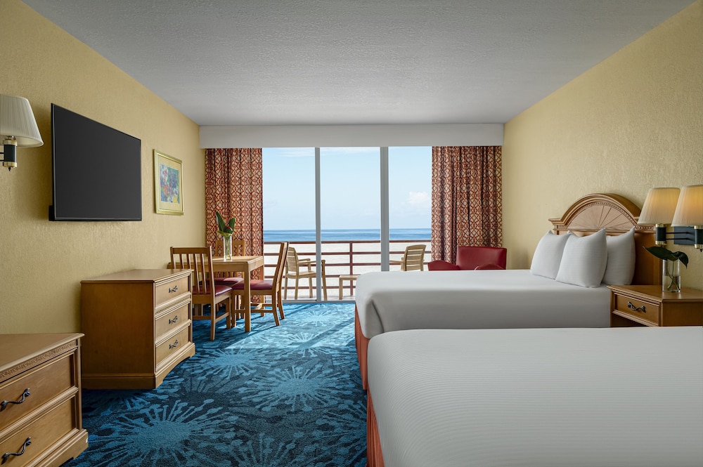 Beachfront w/ Balcony 2 Queen Beds