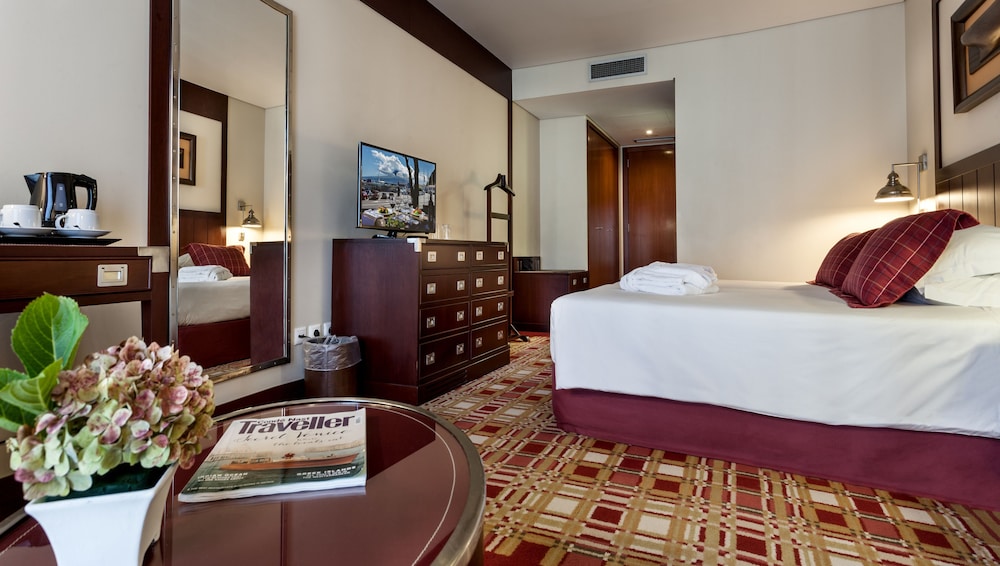 Classic Plus Double or Twin Room - Photo 4