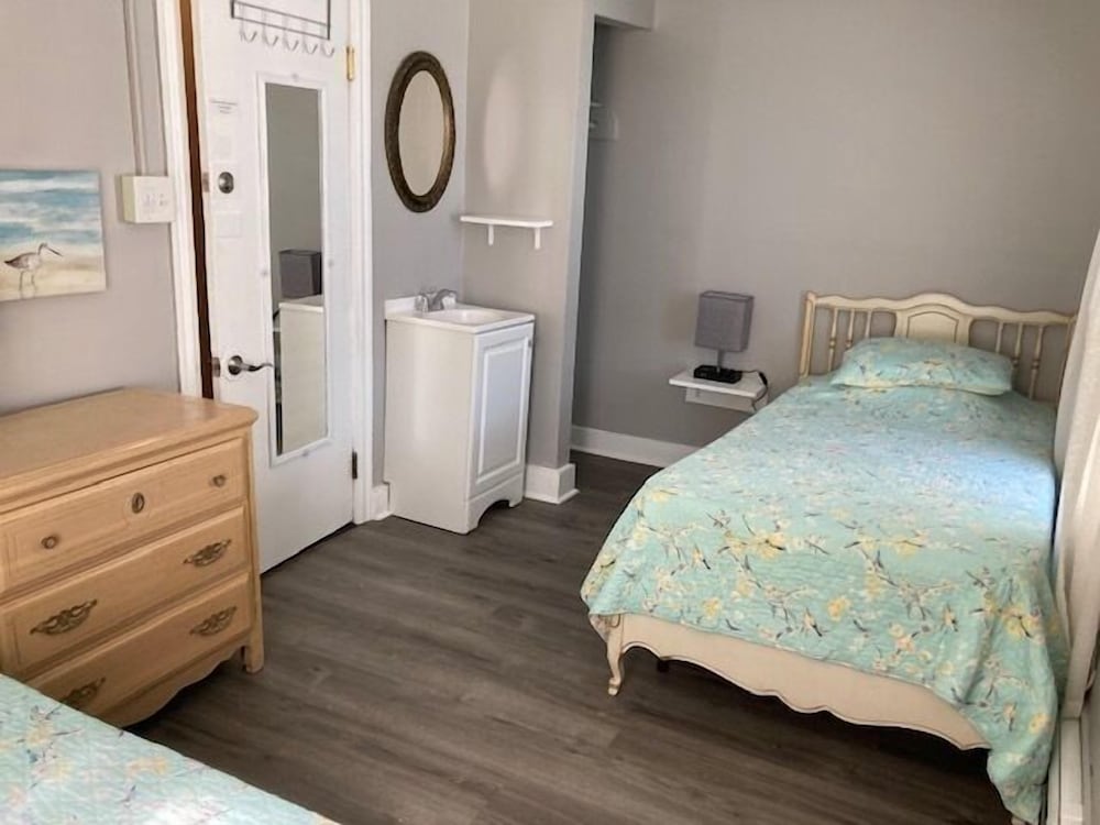 Standard Twin Room, Shared Bathroom (Room 19)