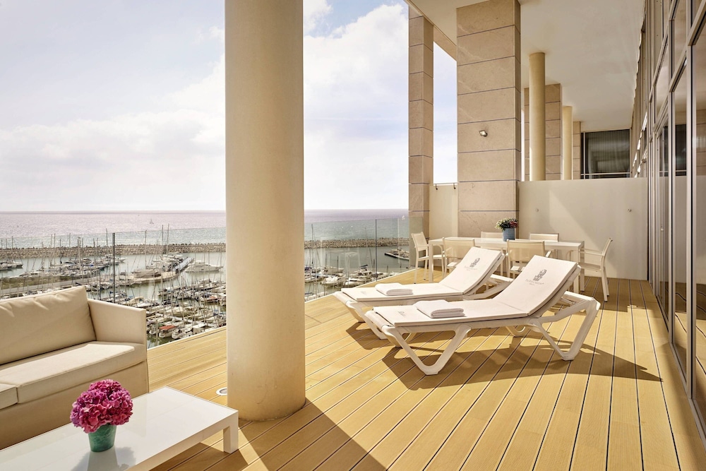 Two Bedroom Suite, 1 King & 1 Queen Beds, Sea View (Duplex Bi-Level Suite)