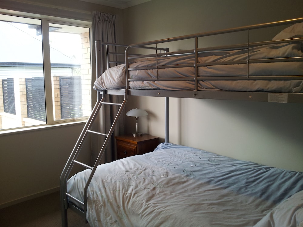 House, 4 Bedrooms photo 2