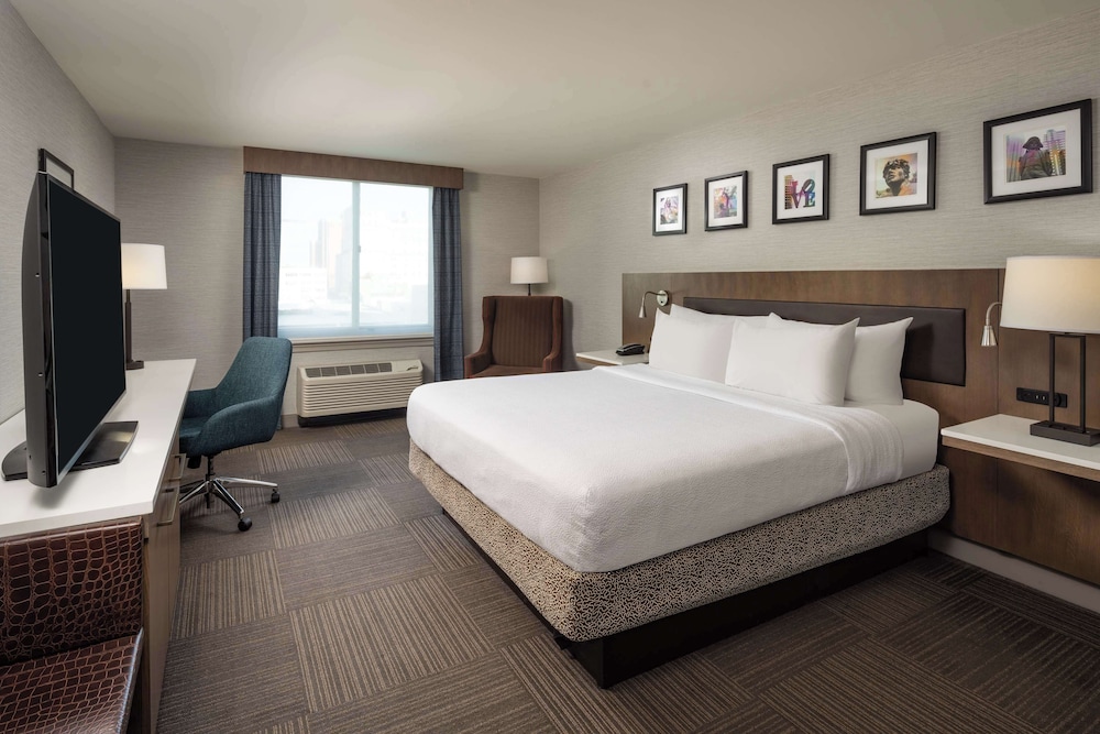 Junior Room, 1 King Bed (Drinks/Snacks) photo 3