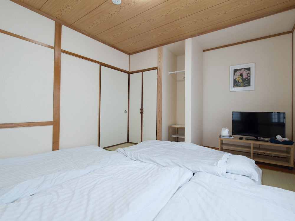 Japanese Room with Shared Washroom - Quadruple (Non-Smoking) photo 3