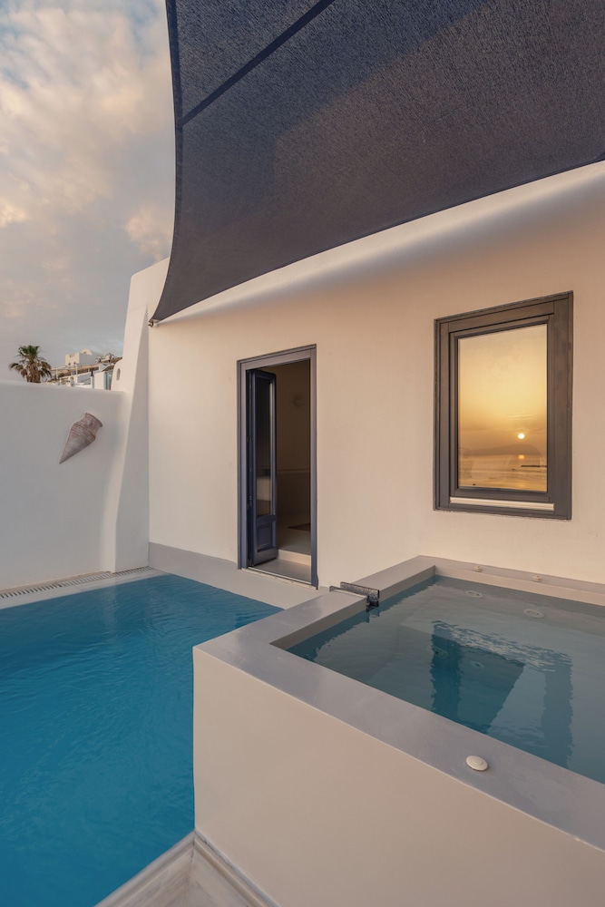 Honeymoon Suite with Outdoor Plunge Pool - Photo 2