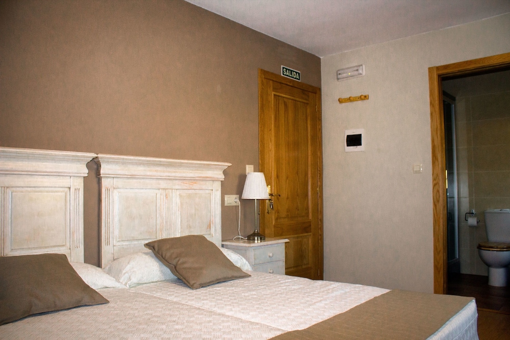 Standard Twin Room, 2 Twin Beds photo 3