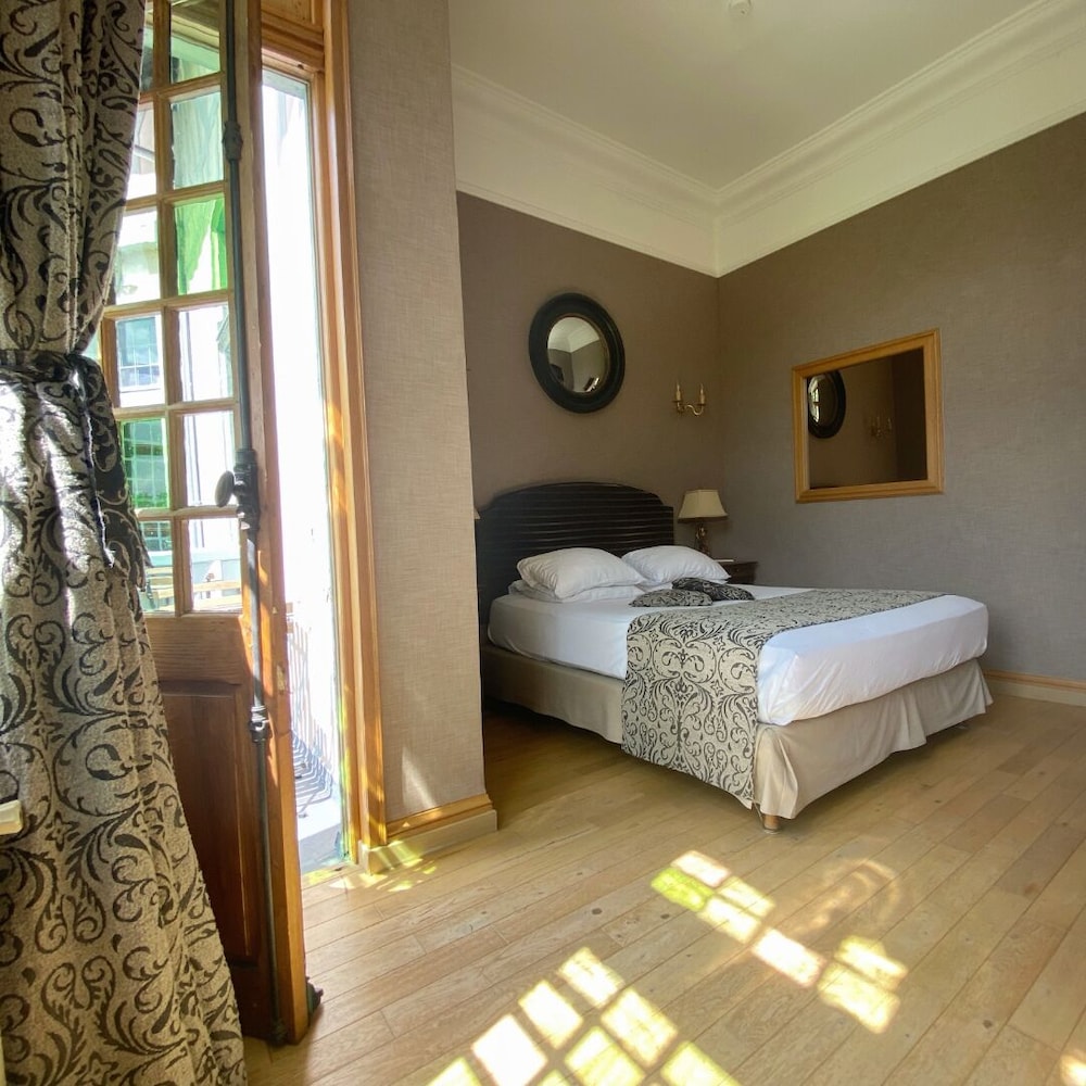 Suite, River View photo 2