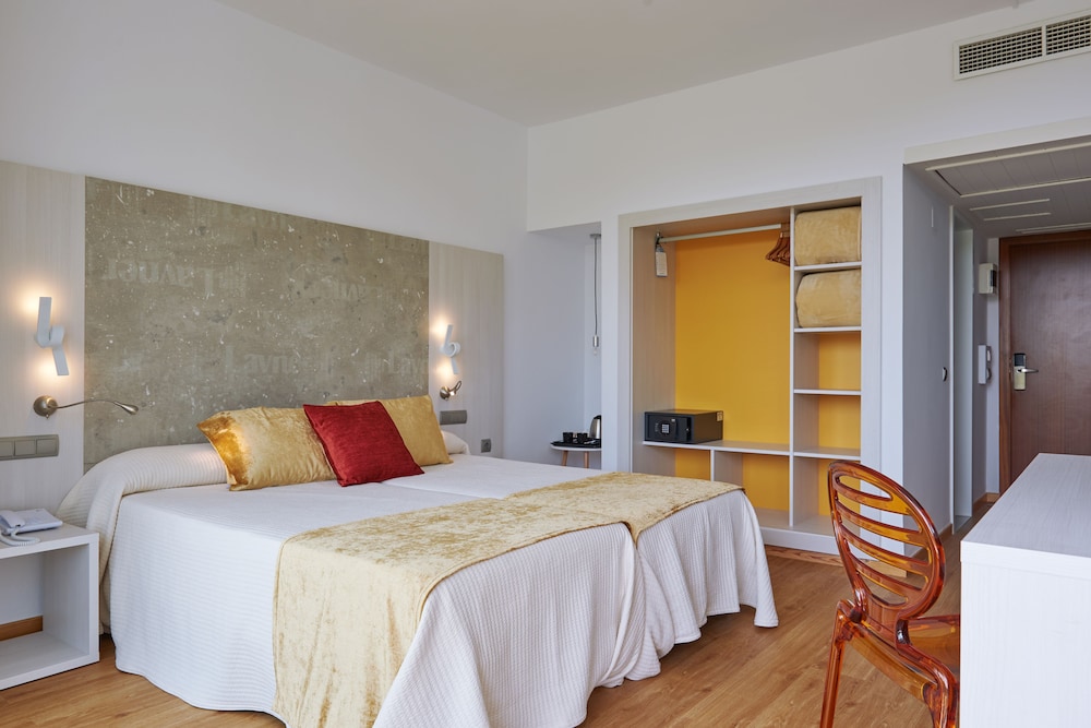 Standard Twin Room - Photo 3