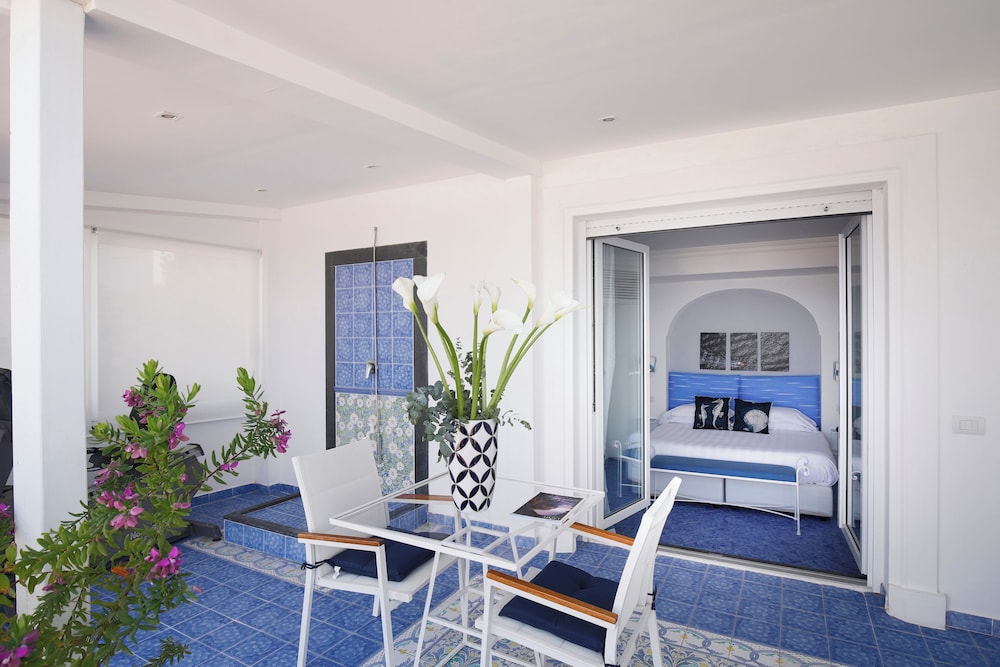 Attic Room and 60sm Terrace Solarium, Sea View