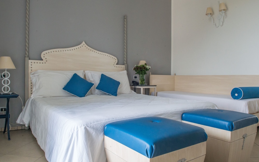 Classic Triple Room, Partial Sea View