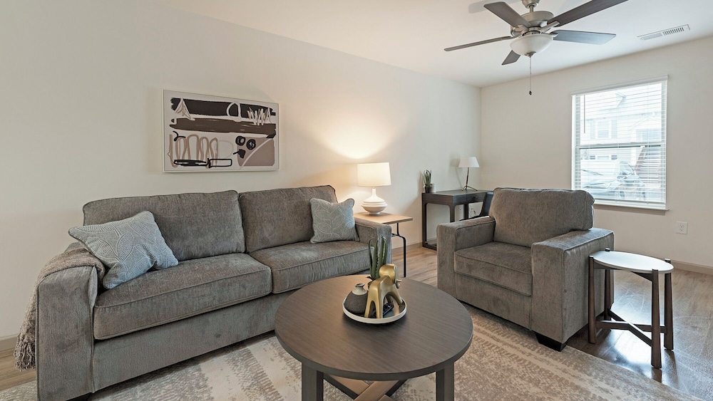 Apartment, 2 Bedrooms, 2 Bathrooms photo 1