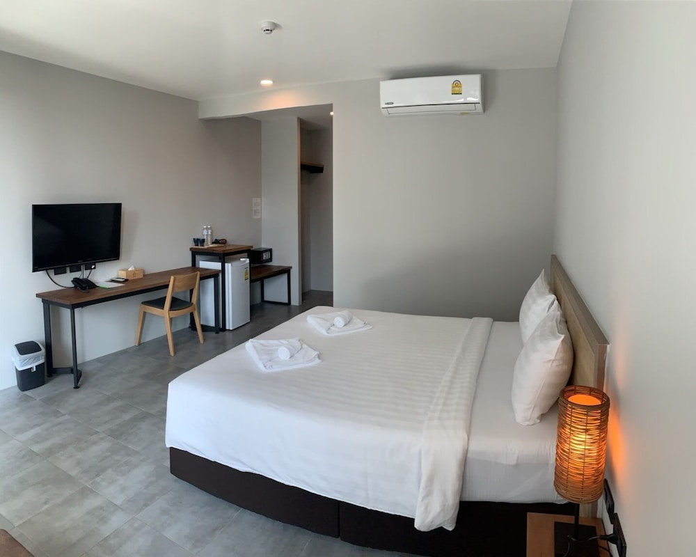 Deluxe Double Room - Photo 9