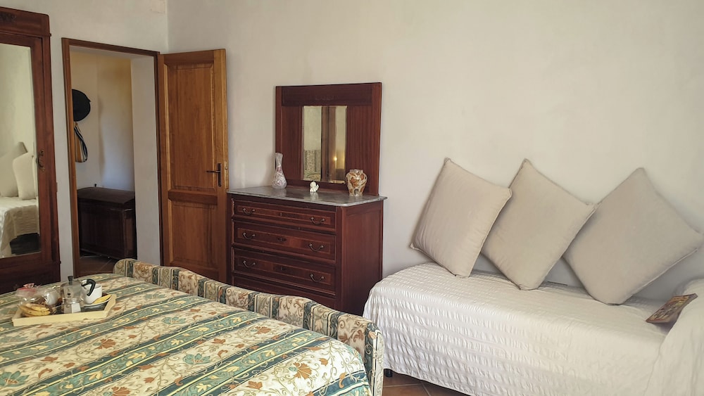 Traditional Apartment, Garden View photo 3