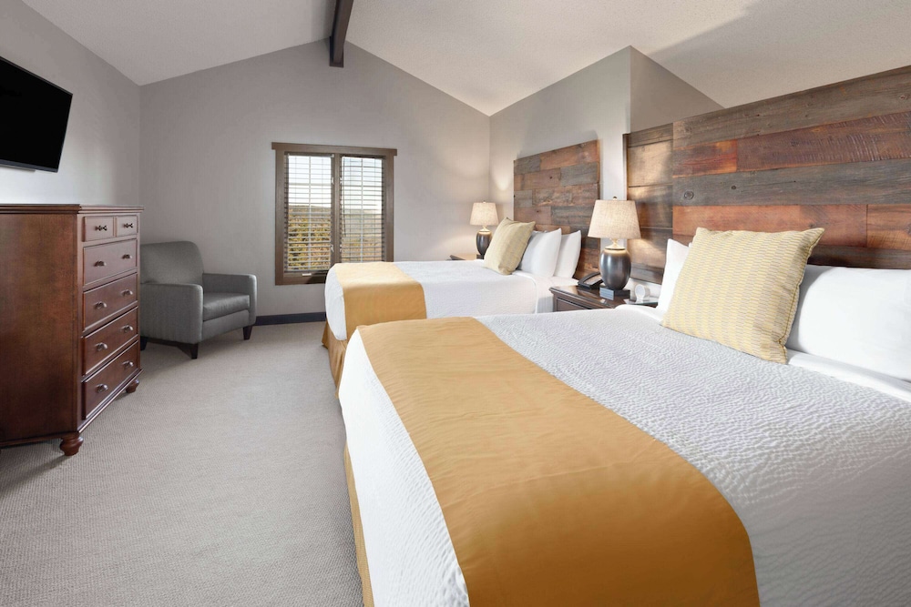 Suite, Multiple Beds, Non Smoking (Loft, Slope View, Dog-friendly) - Photo 3