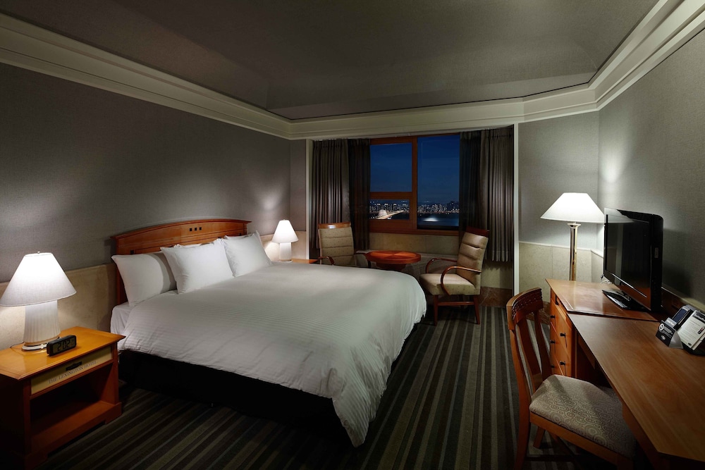 Standard King Room, Bathtub