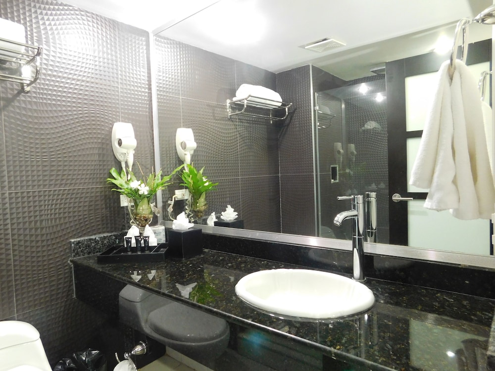 Room, 2 Double Beds, Pool Access, Pool View - Photo 7