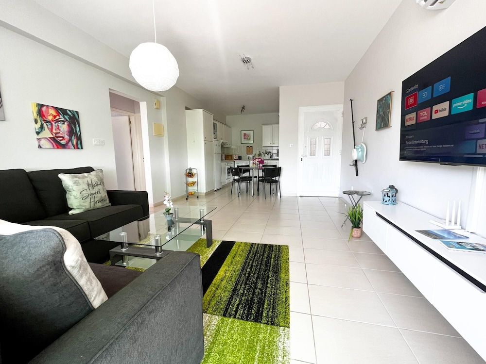 Apartment photo 2