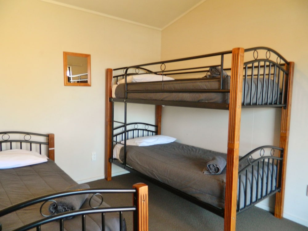 Basic Cabin, Shared Bathroom