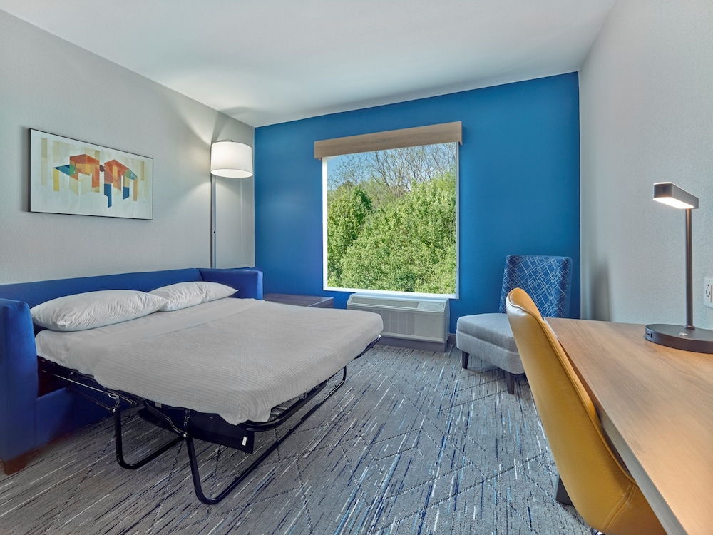 Suite, Multiple Beds - Photo 2