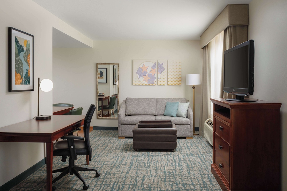 Studio, 1 Queen Bed, Accessible (Mobility & Hearing, Roll-in Shower) - Photo 1