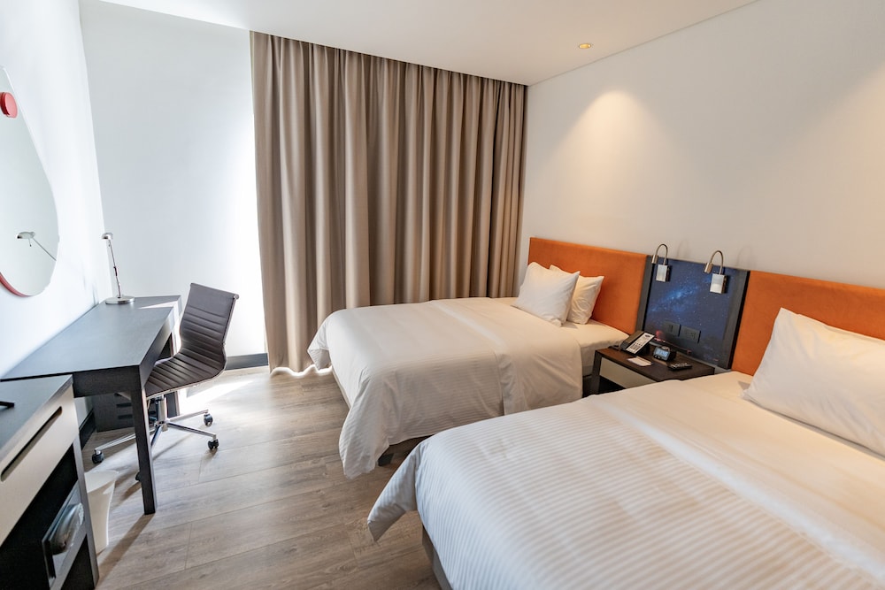 Room, 2 Twin Beds, Ocean View - Photo 2
