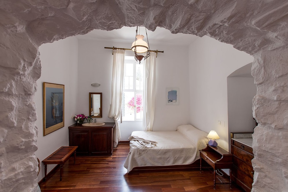 Traditional Standard Triple Room with Garden View - Photo 1
