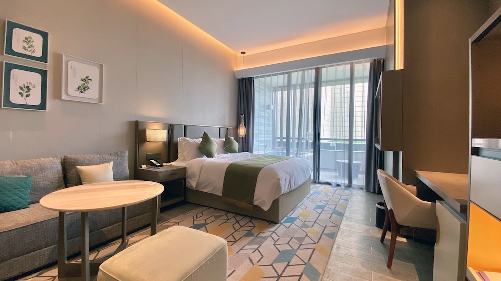 Standard Room, 1 King Bed - Photo 8