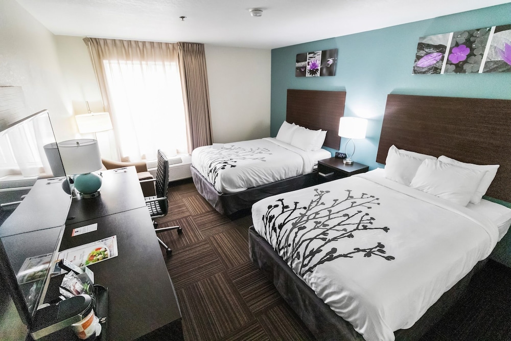 2 Double Beds, Nonsmoking, Upgrade photo 1