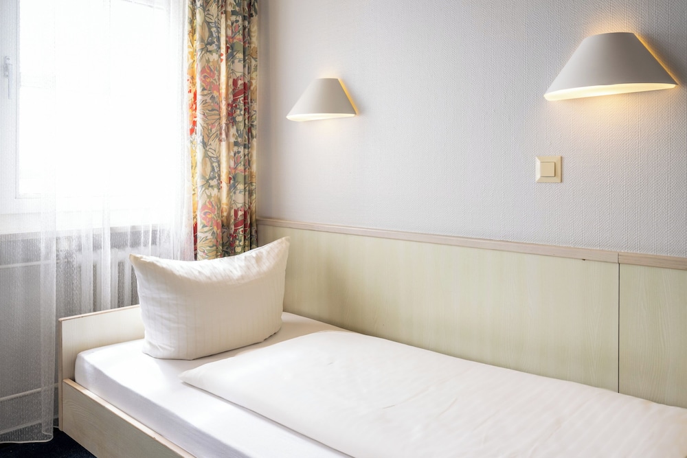 Economy Twin Room photo 1