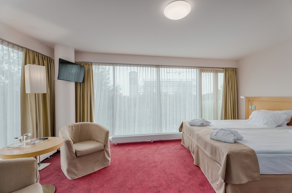 Deluxe Room - Photo 2