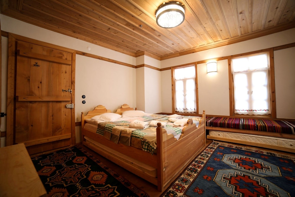 Traditional Quadruple Room photo 2