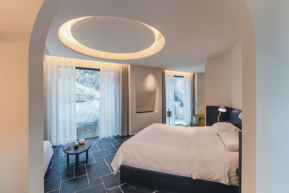 Classic Double Room, Hill View photo 1