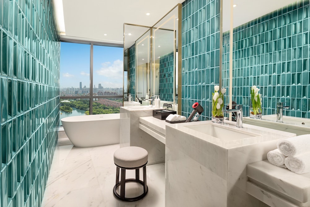 Suite, 1 Bedroom, Club Lounge Access (Dining Area)
