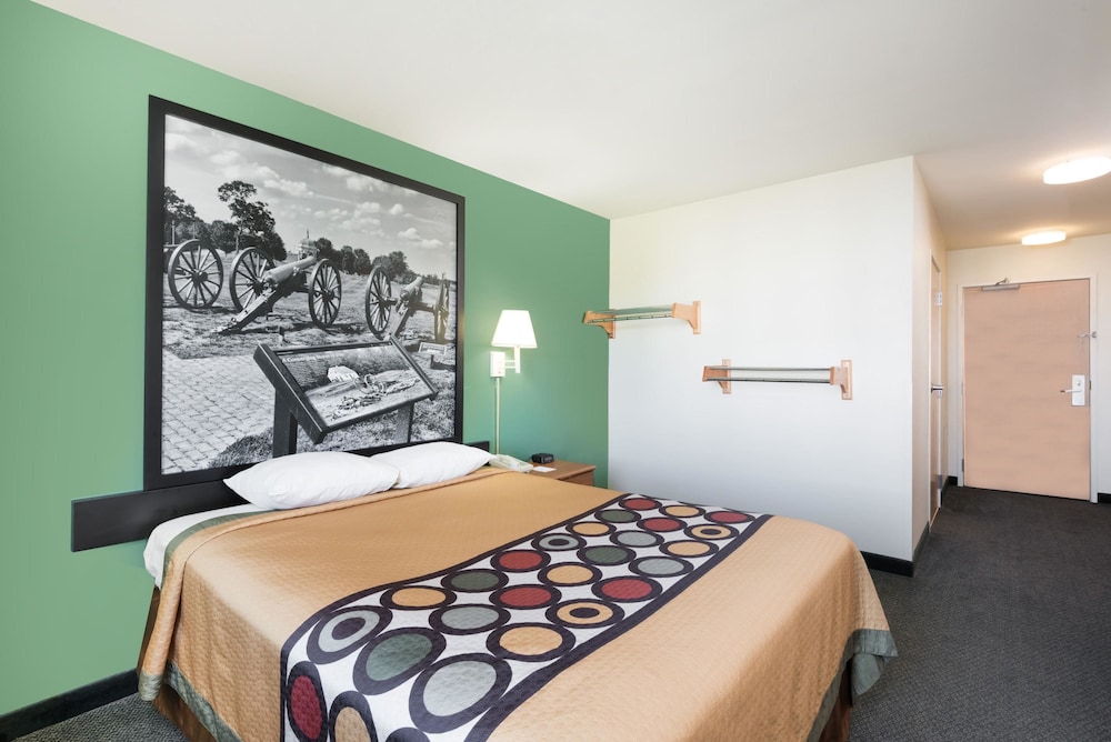 Standard Room, 1 Queen Bed photo 2
