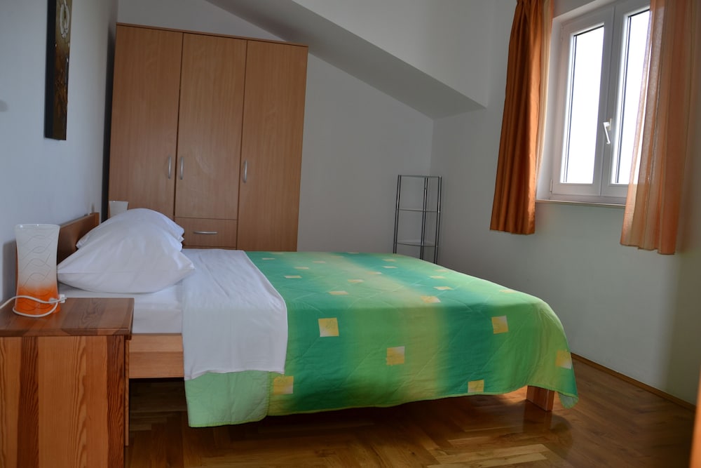 Classic Apartment, 1 Bedroom, Private Pool, Garden Area