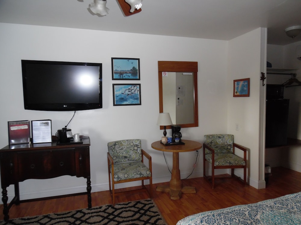 Standard Double Room, 2 Double Beds, Non Smoking (Pet Friendly)