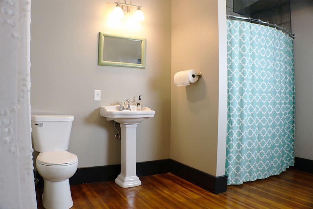 Queen Room photo 2