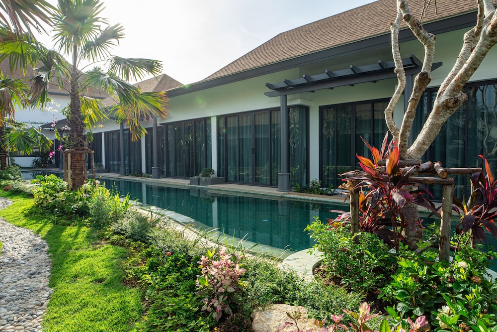 Deluxe Pool Access - Photo 25