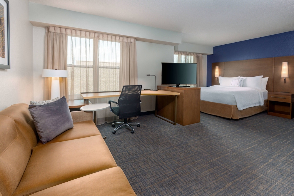 Studio, 1 Queen Bed with Sofa bed (Hearing Accessible) - Photo 4