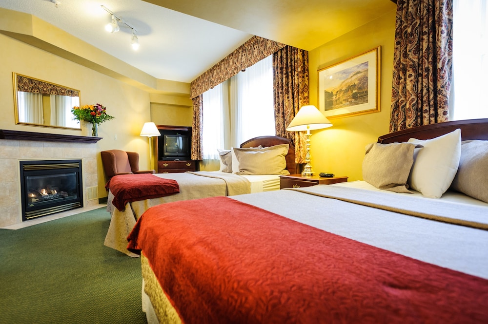 Superior Suite, 2 Queen Beds - Photo 4