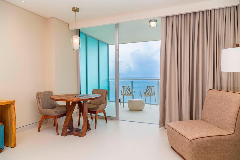 Classic Room, 1 King Bed, Balcony