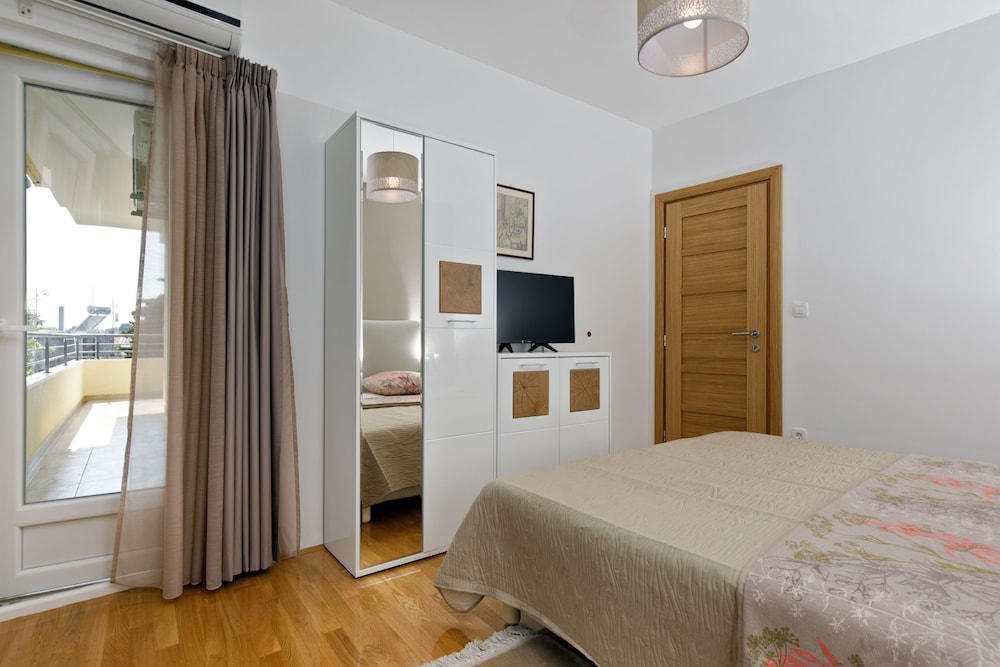 Apartment, 3 Bedrooms, Partial Ocean View