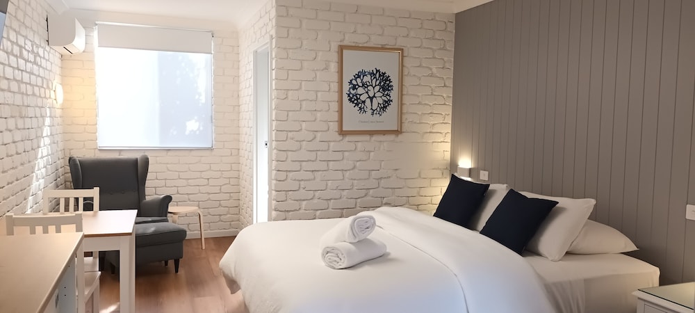 Standard Queen Room 2