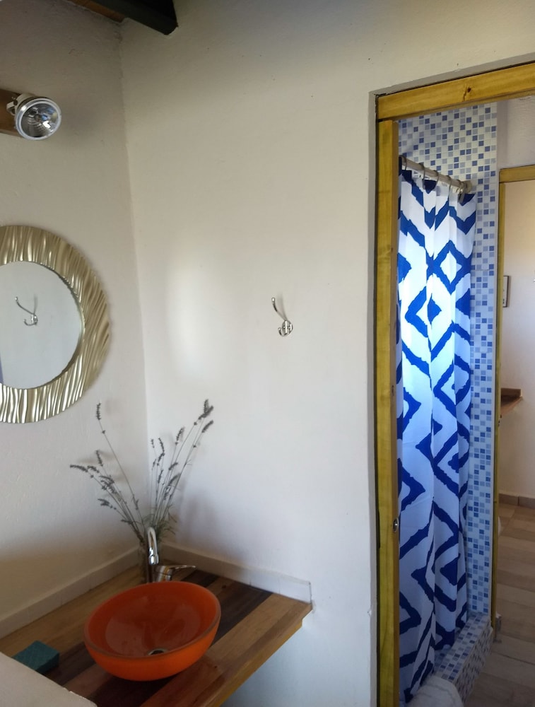 House, 2 Bedrooms photo 3