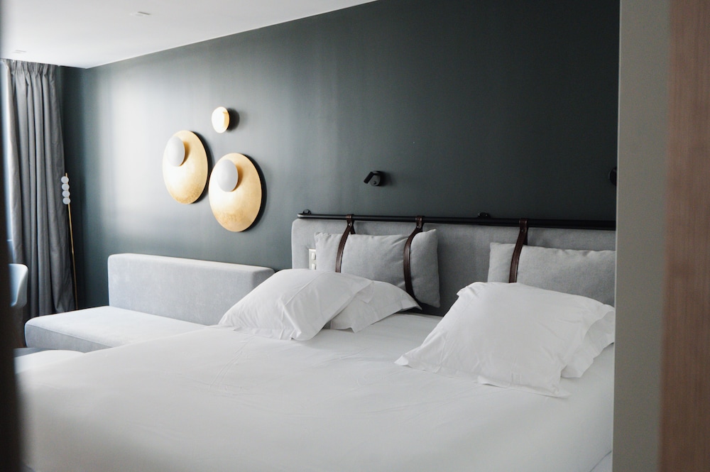 Deluxe Double Room, 1 King Bed with Sofa bed photo 3