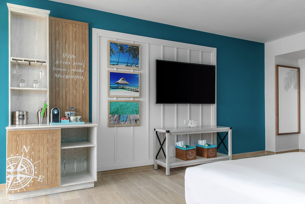 Room, 2 Queen Beds (Paradise) photo 3