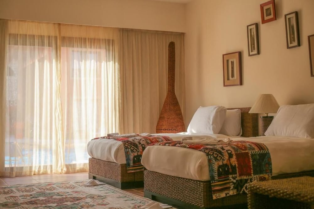 Standard Double or Twin Room, Pool View - Photo 1