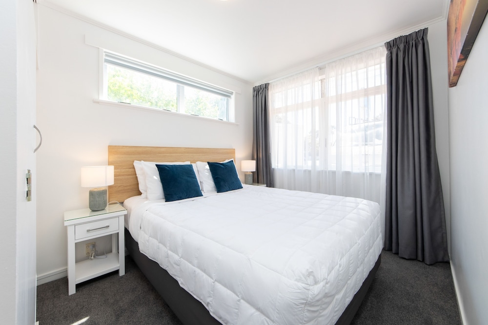 Executive Suite, 1 Bedroom, Kitchen, Garden View (Unit 9)