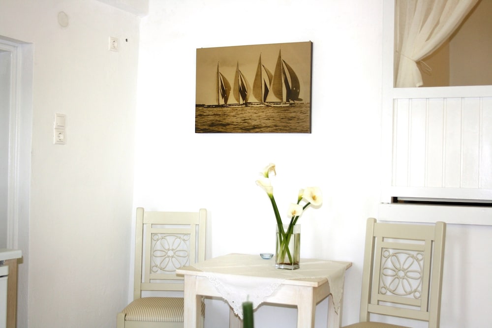 Studio (Asterias) photo 2