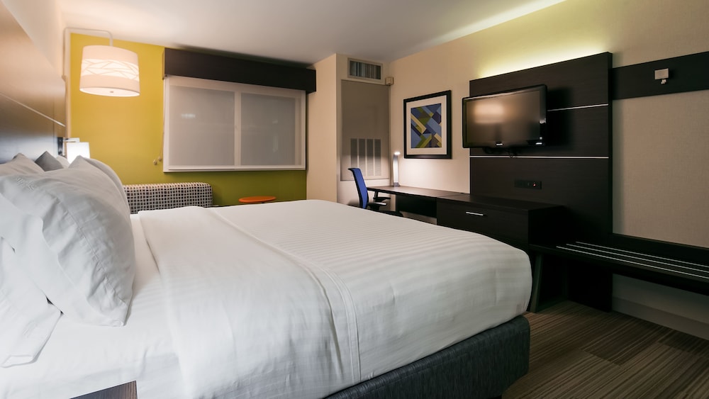 Standard Room, 1 King Bed, Accessible (Communications, Accessible Tub) - Photo 1
