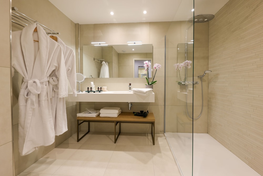 Deluxe Room - Photo 2